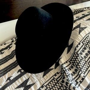 Classic black fedora. Size S.